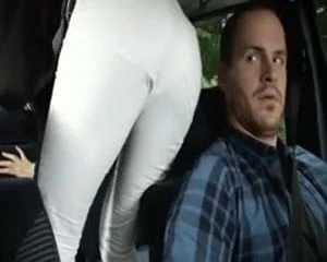 Martina Hill streckt uns ihren geilen Arsch entgegen