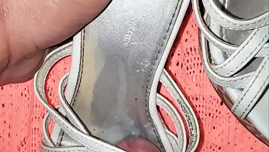 Bu kızımın bir arkadaşına ait. bağış kutusundaydı