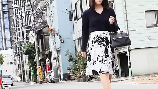 P013G05 Kocasının en iyi arkadaşıyla ilişki yaşayan genç bir evli kadın ... Beni unutan evli kadın