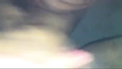 Fışkırtana kadar kediyi yemek