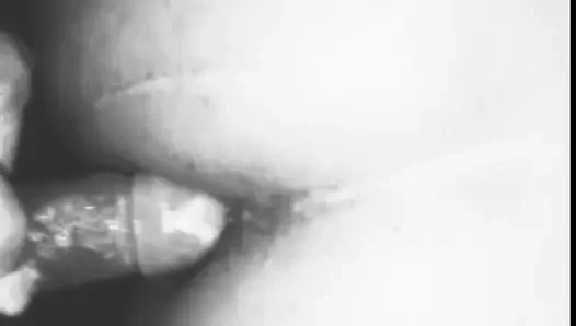 Hintli evli kadın sakso çekiyor ve kocası tarafından götten sikiliyor