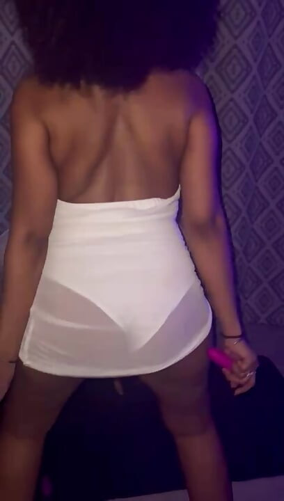 Vibratörlü yumurta twerk sürtük dansı