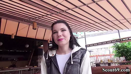 Alman izci - kıllı genç tata lilashi sikişmek için ayartmak