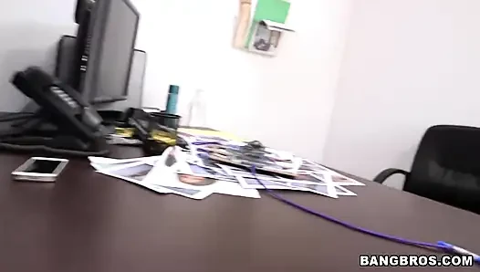 Bangbros - çıplak vücudumla fotoğraf çekimi ama kameraman beni sikmeye karar verdi
