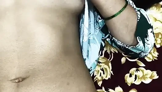 Lifting both legs of the girlfriend. Girlfriend fucked mercilessly
