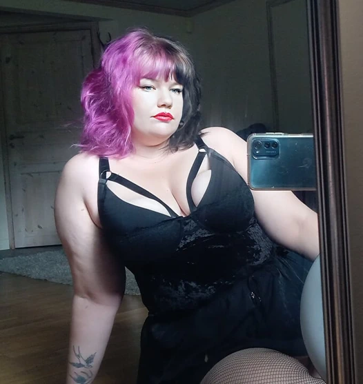 İri güzel kadın FoxyPrincess büyük zenci yarağı ile tanışıyor