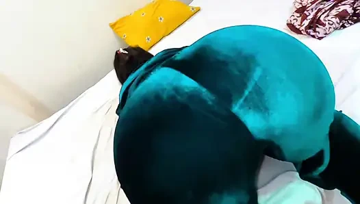 Yaramaz üvey kız kardeş sulu azgın figürüyle üvey erkek kardeşini azdırıyor - Yemenli Arap evli kadın kocasını üvey erkek kardeşiyle aldatıyor