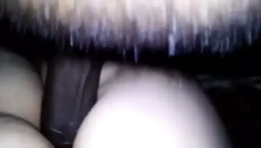 Siyah adam beyaz götü domaltarak sikiyor