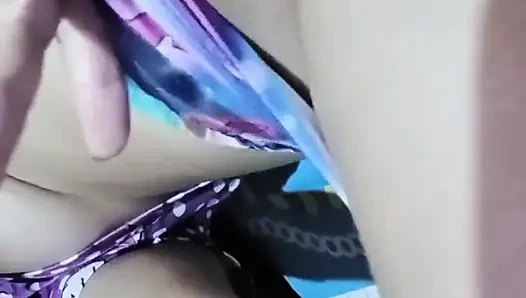 Komşum bana büyük göğüsleri de dahil olmak üzere her şeyi gösteren bir video gönderdi