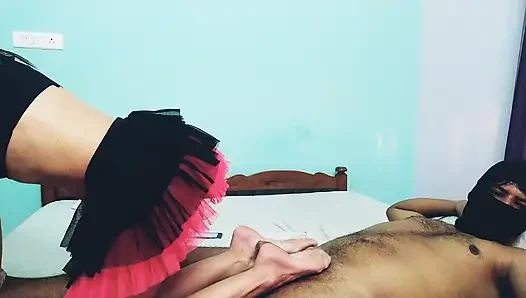 Şehvetli ateşli kız arkadaşlarının yarağını seviyor