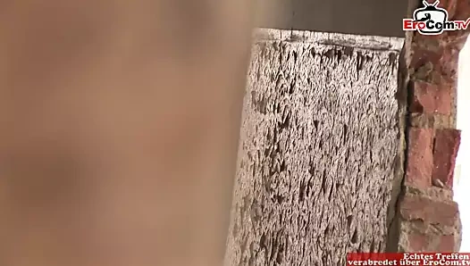 SEVIMLI ESMER GENÇ KıZ AÇıK HAVADA ANAL SEKS SEVIYOR - ÜÇLÜ SEKS IKI ERKEK BIR KADıN