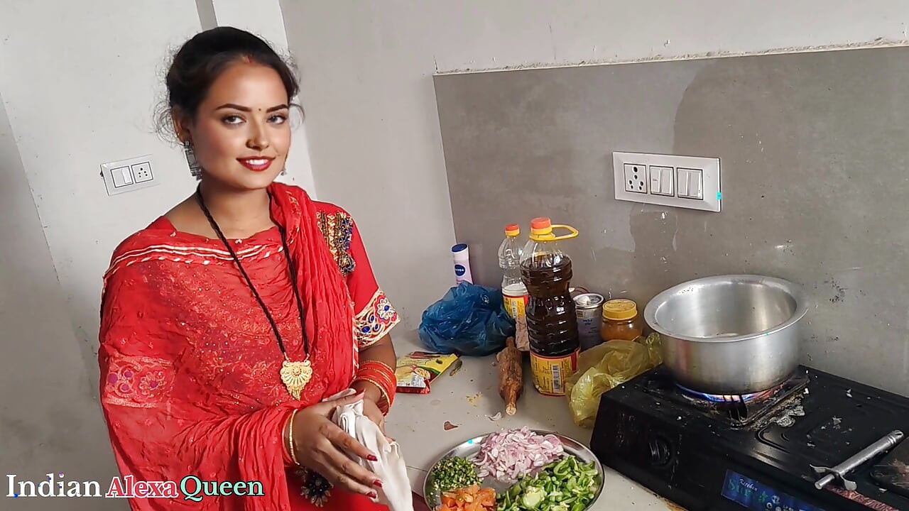 Kayınbiraderim çok akıllı, maggi'i mutfakta yapıyor ve yatak odasında sikiyle götümü sikiyor IndianAlexaQueen