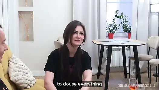 Edepsiz genç kız daha büyük bir maceraya girmeden önce emme becerilerini geliştiriyor