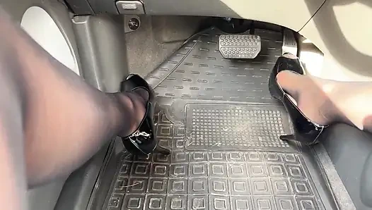 Ukrayna Tanrıçası ile pedal pompalıyor