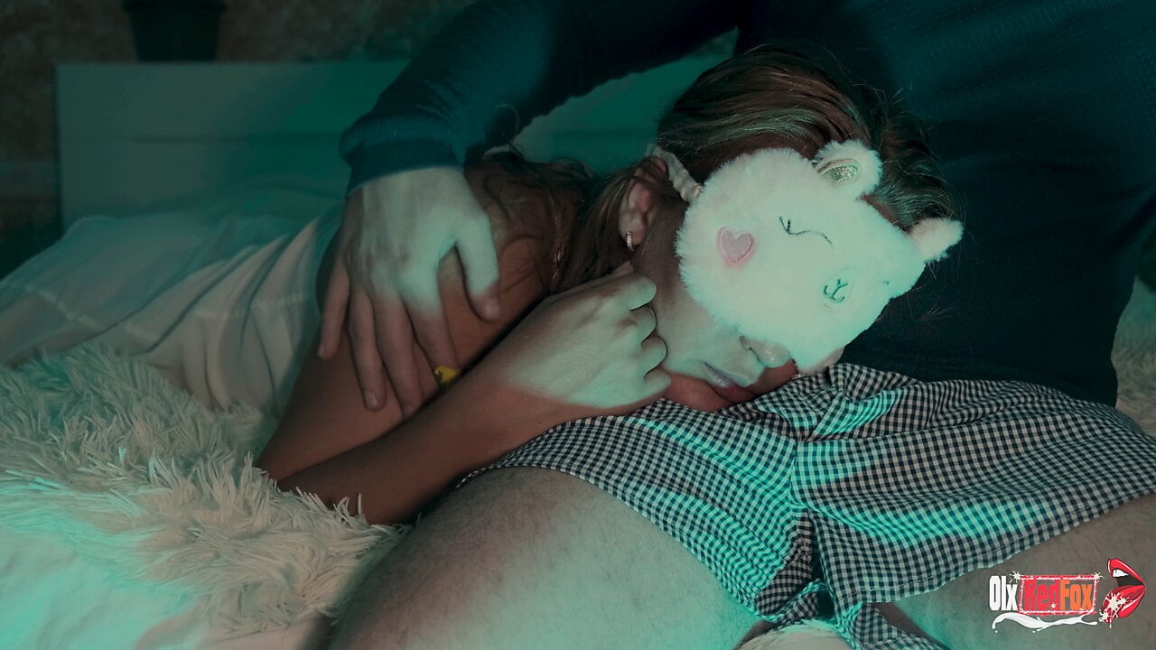 Üvey annemi uykusundan uyandırdım ve ağzına boşaldım! 4k