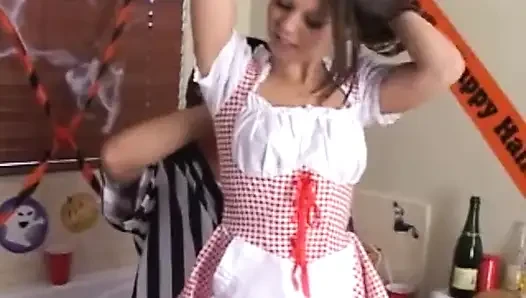 Arkadaş Stacey Bangg duşta piercingleriyle sikişiyor