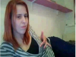 Dövmeli Kızıl saçlı eğlenceli kız (jozik tarafından)