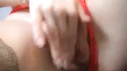 Büyük tittet milf parmaklar kendini üzerinde the merdivenler