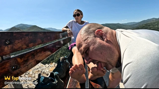 Sahibe kontrolü: dağ tepesini yalınayak fethediyor