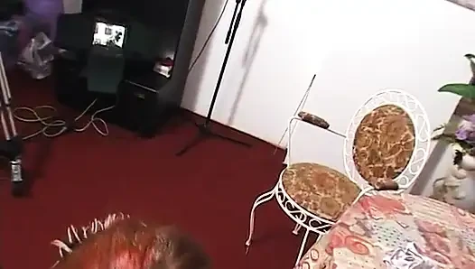 Incrível ruiva chupando pau
