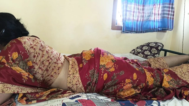 Red color saree cheating Housewife 2