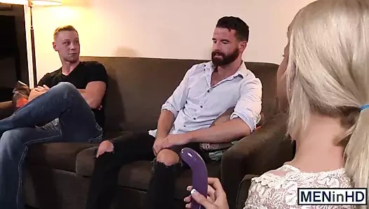 Twink oğlan inliyor ile bir horoz yukarı onun göt