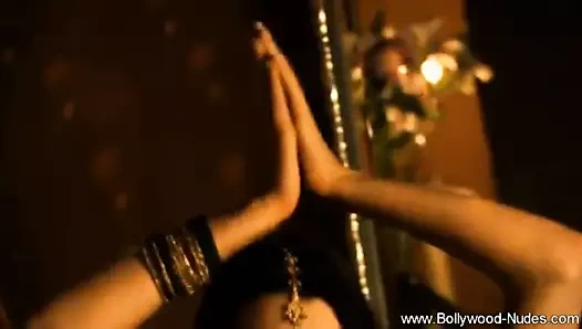 Çıplak dans eden Bollywood