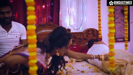 DESI DULHAN KI PAHALI SUHAGRAAT PATI KO SULAKAR APNE BOYFRIEND KE SATH KIA CHODON CHUDAI ( HINDI AUDIO )