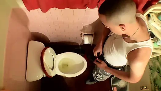 İşeyen yaraklar odası