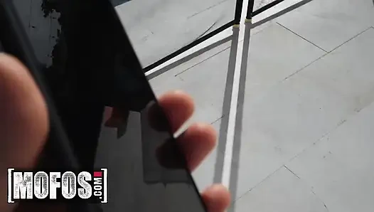 Mofos - minyon Alice Merches ve Sadie Hartz vahşi paskalya yumurtası maceralarından sonra açık havada yarağa biniyor