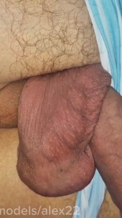 Ateşli bir sikişten sonra büyük bir yarakla dölle kaplı bakire bir göt! | Klip 1