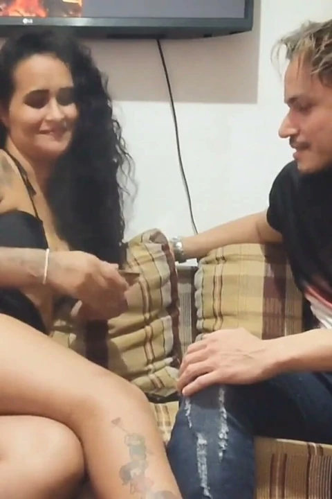 Müşteri Lorena Sanches dövme yaptırmak istedi ama ödeme yöntemi Xerecard'taydı, Alman dövme sanatçısı