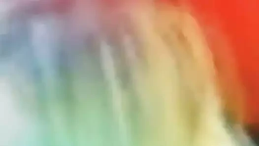 İş yerinde beyaz bir ucube üzerinde tren