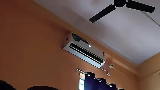 Büyük memeli kaltağım üvey erkek kardeşini nasıl eğlendirmeyi biliyor