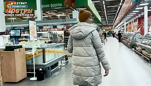 Bir kızla yürüyüş ve evinde seks