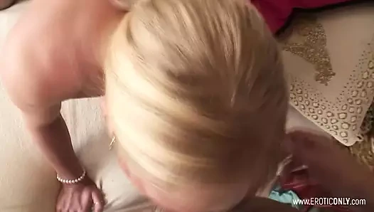 Öğretmen öğretmen penisini ağzına sokuyor