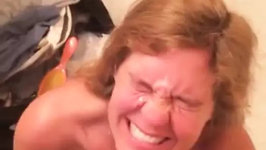 Laralynn büyük bir yük alır