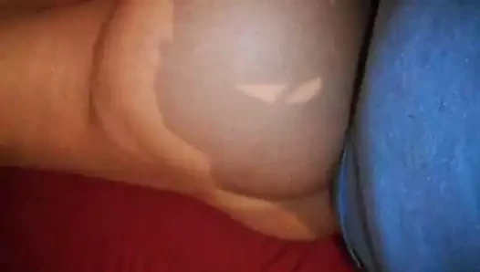 Metendo no cuzinho da namorada sem camisinha