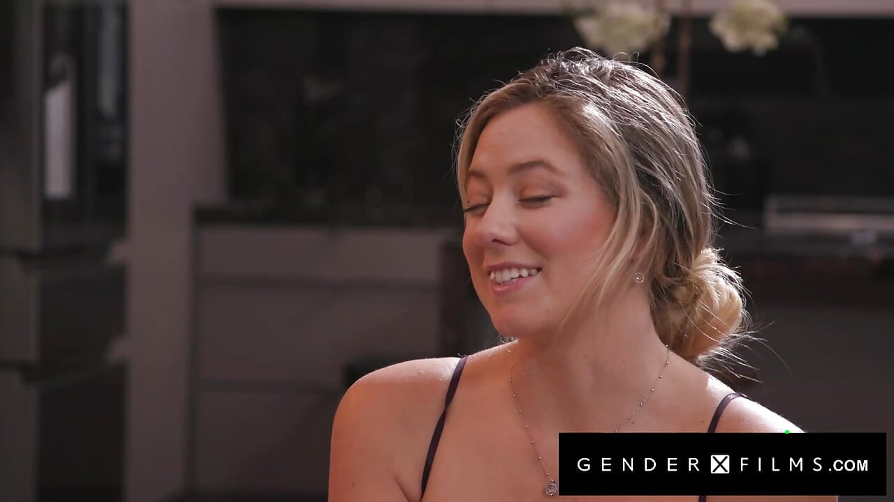 Genderx filmleri - ateşli evli kadın trans bebeğin kocasıyla tekrar sikişmesini izliyor