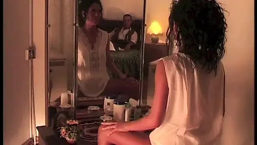 Güzel esmer ve erkek arkadaşı: romantik sikiş