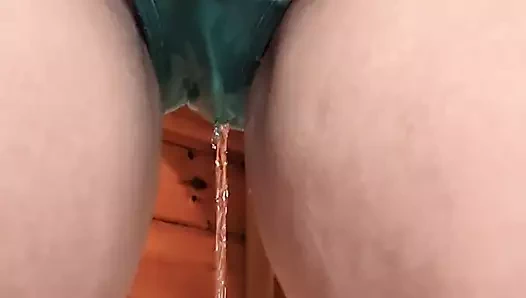 O kadar kötü işemek zorunda kaldım ki titriyorum