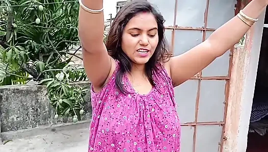 Rüyalarımda her zaman silüetini süsleyen yumuşak kumaşlarla süsleniyorsun, ne kadar sert koyacağımı söylemeni dinliyorum.