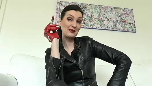 Yatmadan önce vücudunu rujla boyayacağım, Lady Victoria Valente