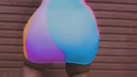 Güney Afrikalı götlü fahişe Connie Cornetto kısa elbise