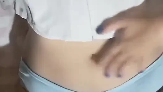 Bir kız partide mastürbasyon yaparken yakalandı