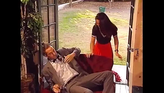 Azgın Asyalı orta yaşlı seksi kadın büyük sert yarakla seks yapmaktan zevk alıyor