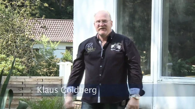 Şaşırtıcı görünümlü civcivler arka bahçede becerdin