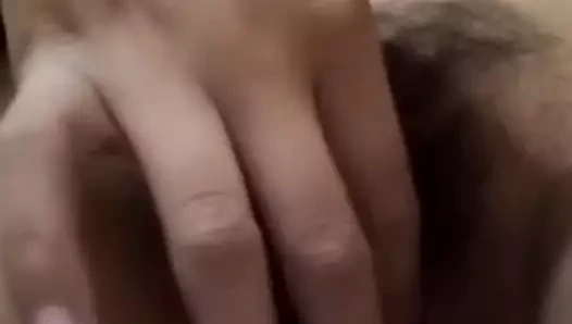 O boşalan kadar benim adımı söyleyerek vajinasına dokunur