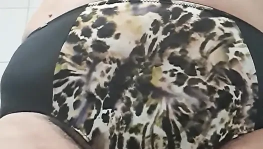 Parmaklarını külotun altına sok, delik çok ıslak ve sıcak