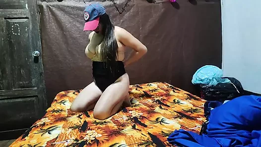 MUHTEŞEM MACERA KADıN EV YAPıMı PORNO, SEKSI KALÇALAR VE BÜYÜK MEMELER YAPARKEN BENZERSIZ ÖZELLIKLERE SAHIP